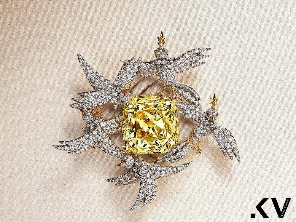 奥黛丽赫本戴过的Tiffany名钻5度变身　小鸟环绕拱128克拉黄钻 奢侈品牌 图5张